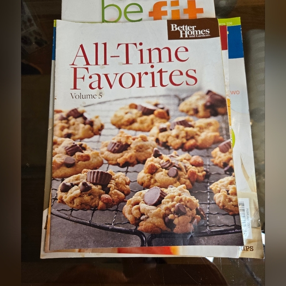 Assorted Recipe Magazine Collection - Picture 2 of 5